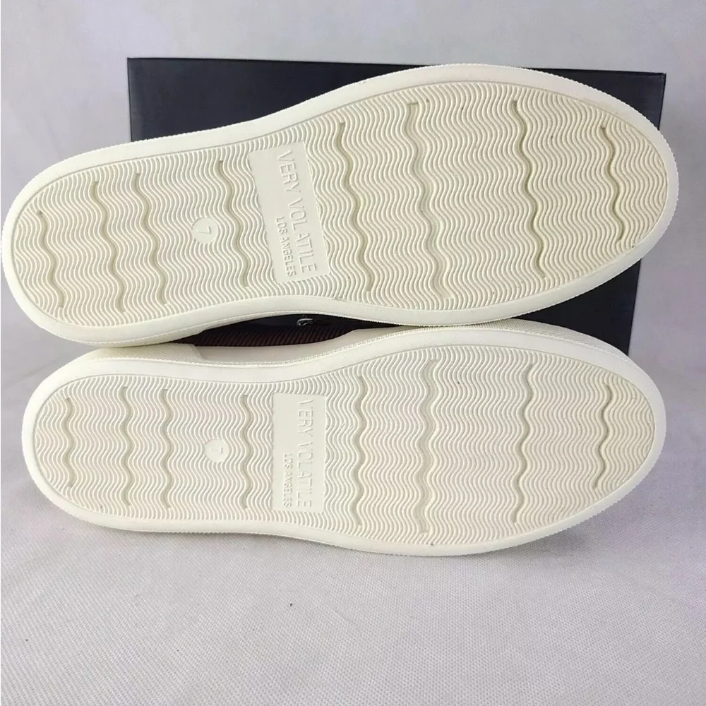 Very Volatile box shoes